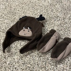 Reindeer hat and mittens.